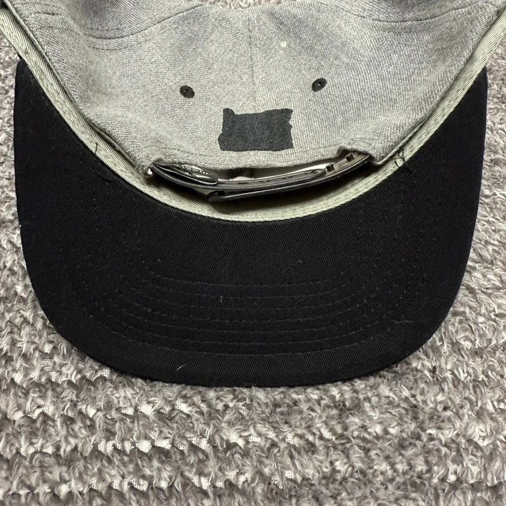 Grizzly Mens Oregon Flat Bill Snapback Hat Gray Black Embroidered State